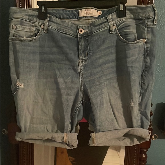 Torrid Blue Boyfriend Jeans shorts  Relaxed Fit - Picture 1 of 5